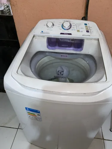 Máquina de lavar Electrolux com capacidade de 10,5kg