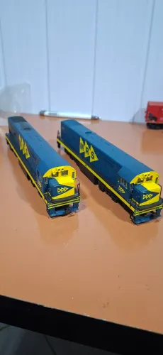 Kit com duas locomotivas DCC u20c Frateschi