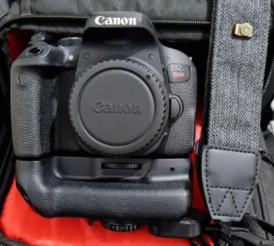 Corpo Canon T7i Com Grip