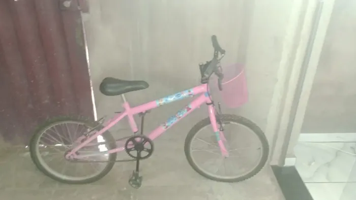 Bicicleta com adesivo da Frozen