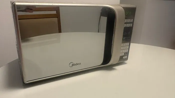 Baixíssimo Preço !! Microondas Midea 20L pouquíssimo uso !