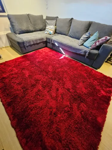 Tapete Vermelho de Fios Grossos e Forro Reforçado de 