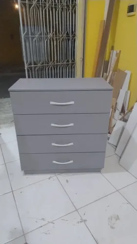 Comoda de 4 gavetas