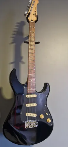 Guitarra yamaha Eg303