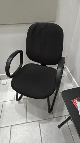 Cadeira diretor fixa (sem rodinha) preta.OPORTUNIDADE!