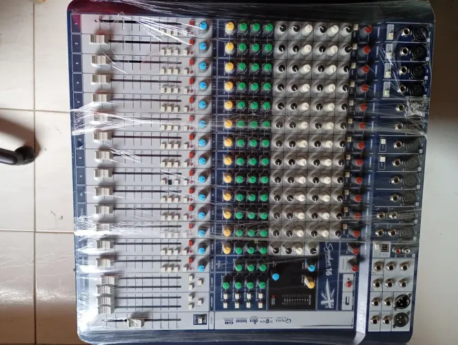Console Soundcraft singture 16 canais