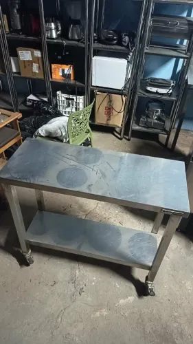 mesa bancada com rodas