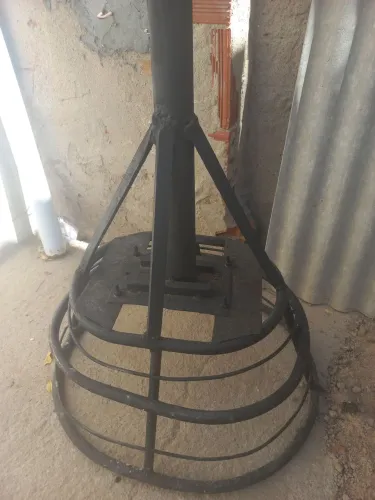 Lixeira de calçada de ferro