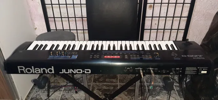 Teclado Roland Juno D