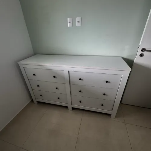 Cômoda de madeira com 6 gavetas