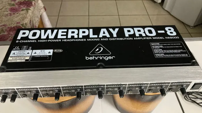 Amplificador Power play Behringer HA 8000 PRO