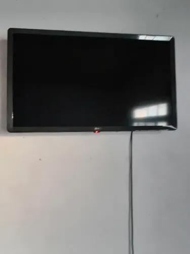 Vendo TV Smart LG 32" Sem os "pezinhos"
