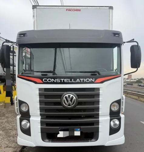 VW 24-280. 2021 6x2. Baú + Plataforma