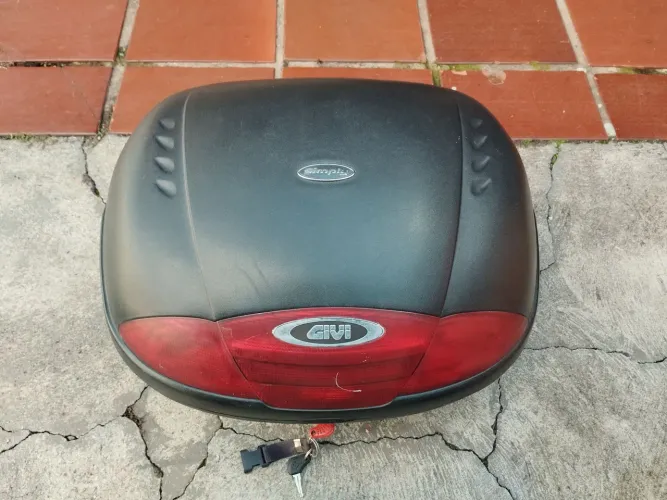 Baú Givi 45 litros + suporte Factor/Fazer
