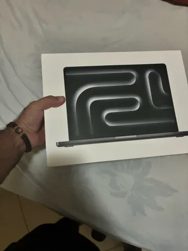 MacBook Pro M5 24RAM 1TB TELA 14 LACRADO