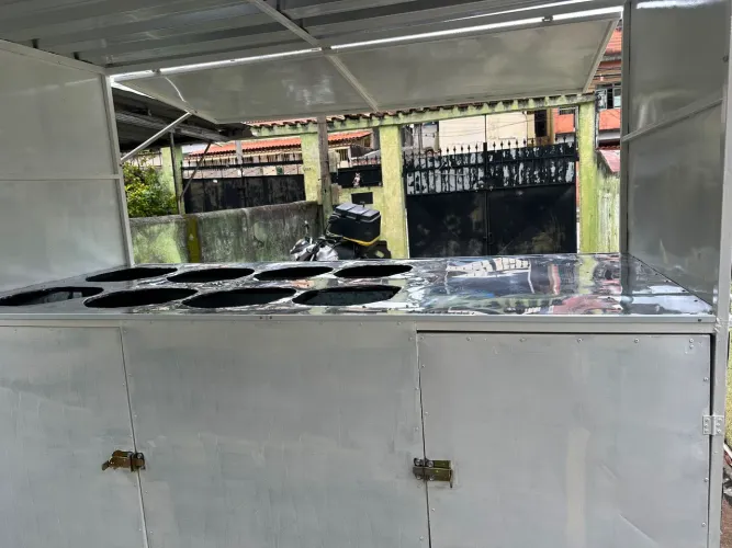 VENDO UMA BARRACA DE CALDOS E SOPAS BEM GRANDE 2,20 DE COMPRIMENTO POR 1M DE LARGURA