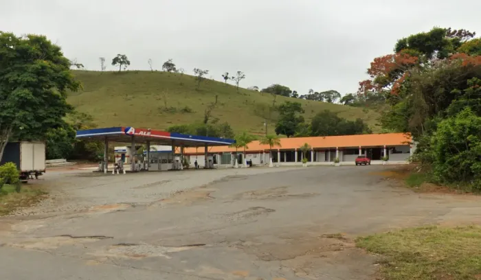 Posto de combustíveis com 7000m², às margens da MGC-267, no Aguapé - Cambuquira - MG