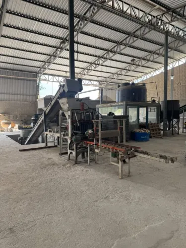 MAQUINA DE PRODUÇÃO DE BLOCOS