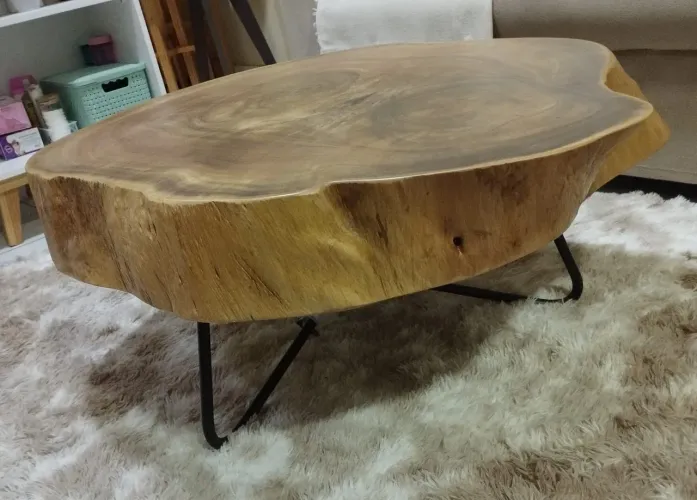 Mesa em tronco de madeira