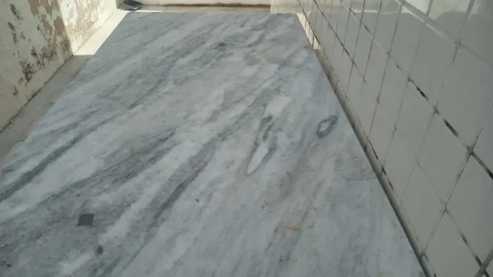Tampo de mesa em marmore