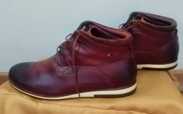 Bota cano curto couro