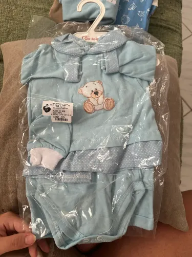 Vendo conjunto de bebê 4 peças, tam P, novo nunca usado!