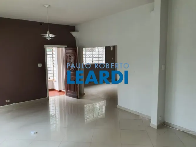 CASA ASSOBRADADA - CAMPO BELO - SP