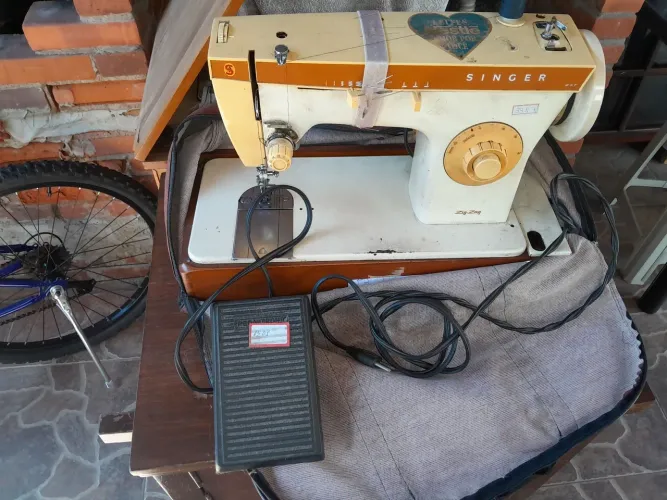 Vendo máquina de costura Singer