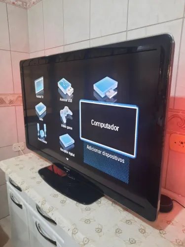 Família muda, vende TVPhilips 46PFL6605D/78, ótimo estado.