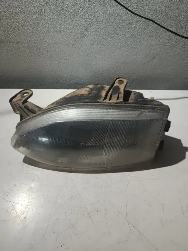 Farol esquerdo Fiat Palio 96/98 c detalhe