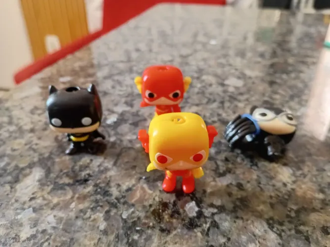 Miniaturas Kinder ovo coleção DC