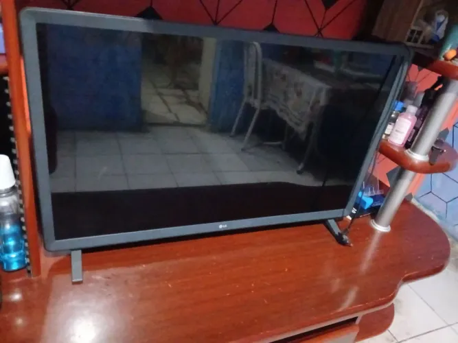 TV LG COM DEFEITO, ÓTIMO PARA REAPROVEITAR AS PEÇAS.