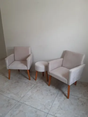 Vendo Jogo de poltronas com puff em ótimo estado!