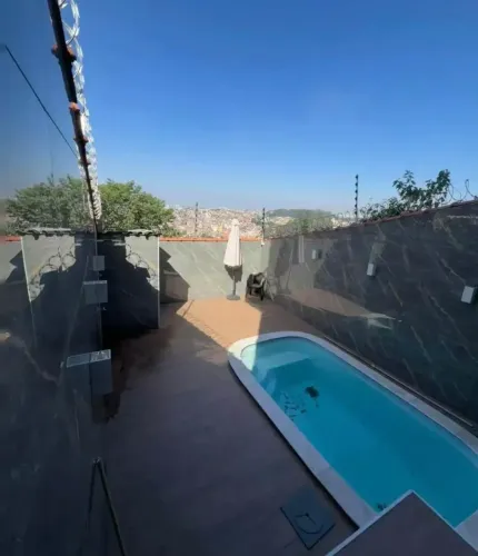 CASA LINDA EM RIBEIRAO COM PISCINA (CENTRO ALTO)