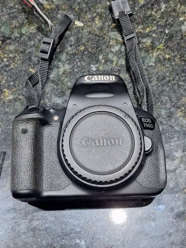 Camera Canon 700D (CORPO)