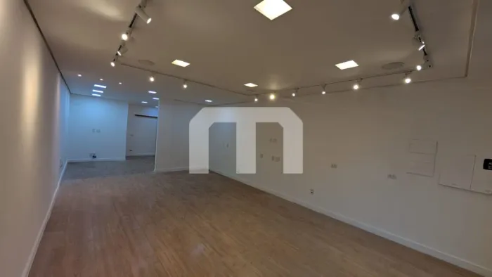 Salao comercial para locação 70 M² , no Tatuapé, porta automatica, banheiro, copa, ar cond