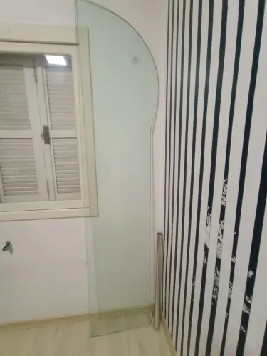 Mesa de escritório em vidro