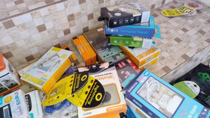 Vendo lote de acessórios para celulares e entre outros produtos.