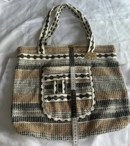 Bolsa de praia confeccionada em fios de algodão, medidas na foto