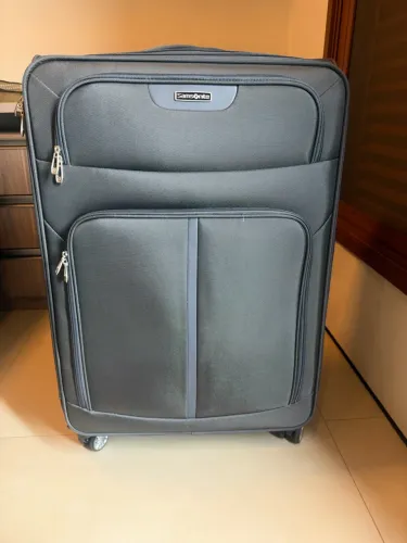 Mala Samsonite 80x29x52. Comprada EUA. Não acha essa medida aqui. Usada uma única vez.