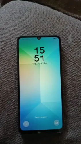 Vendo um celular sansung. A06