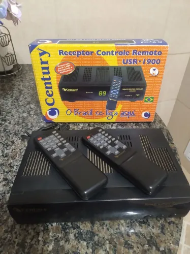 Receptor de Satélite Century USR-1900