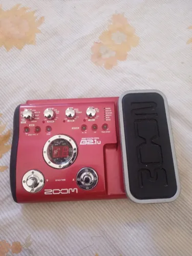 Pedaleira zoom b2.1u 