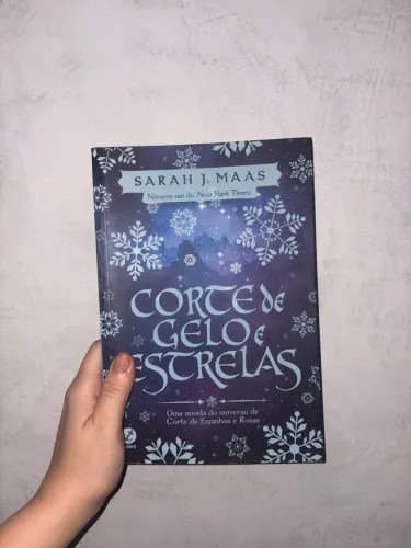 Corte de Gelo e Estrelas - Sarah J Maas