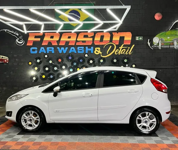 Ford Fiesta 1.6 16V Flex Aut. 5P 2015