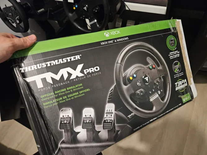 Volante Trustmaster TMX Pro