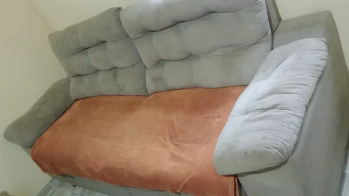 Sofá 3 lugares ideal pra quem trabalha com reforma