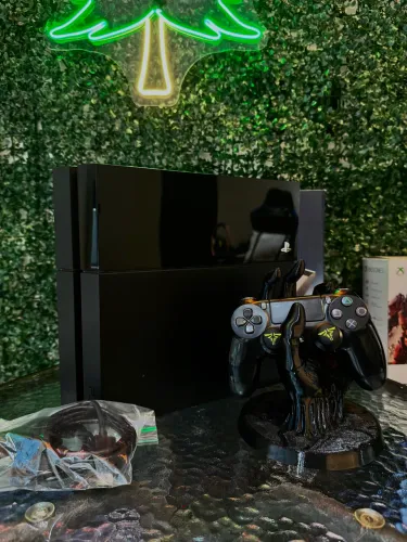 PS4 completo semi-novo