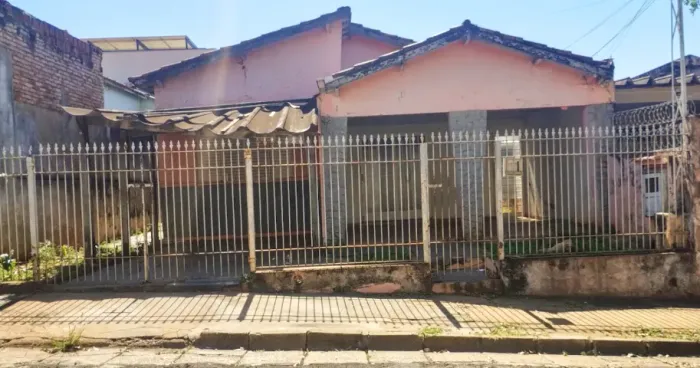 Casa para Reforma ou Demolição - Próximo ao Fórum de Lins
