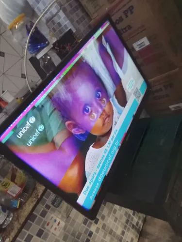 TV semp Toshiba 32 polegadas detalhes na tela 